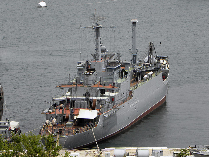 Морской транспорт вооружения "Генерал Рябиков" в Севастополе