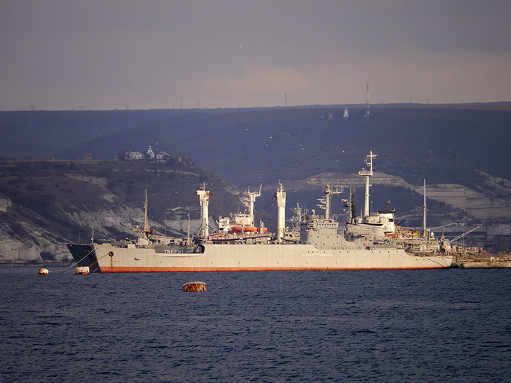 Морской транспорт вооружений "Генерал Рябиков"