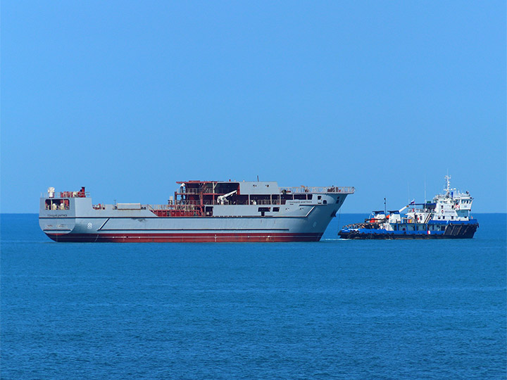 Морской транспорт вооружения "Геннадий Дмитриев" по прибытию на достройку в Севастополь
