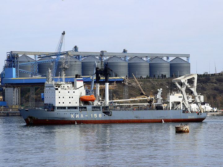 Килектор "КИЛ-158" Черноморского флота в Севастопольской бухте