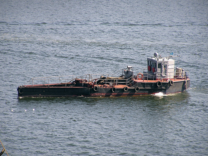 Нефтемусоросборщик MУС-589 Черноморского Флота