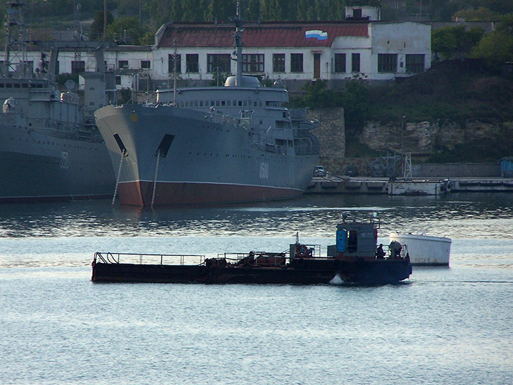Нефтемусоросборщик MУС-707 Черноморского флота