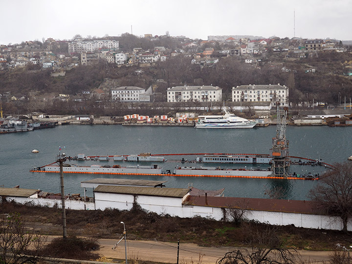Затонувший плавучий док "ПД-16" Черноморского флота