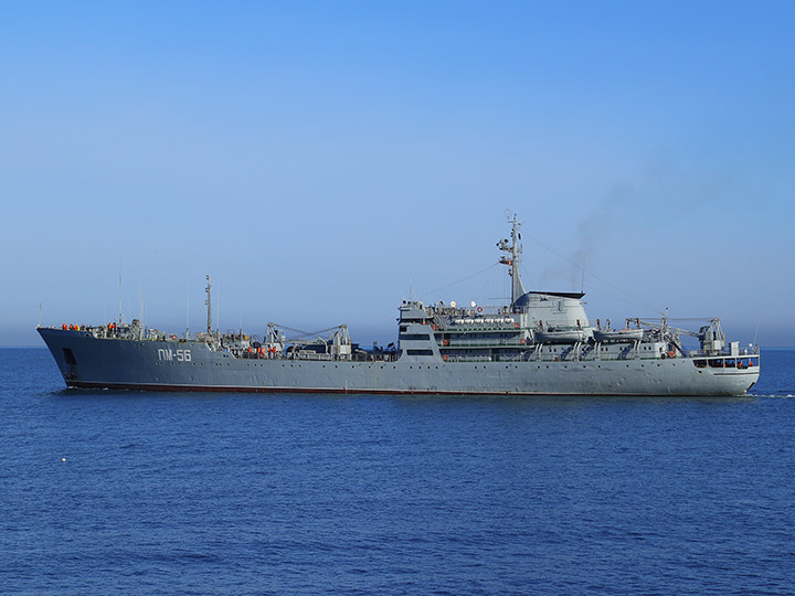 Плавмастерская "ПМ-56" Черноморского флота выходит в море