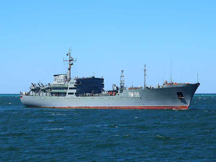 Плавмастерская "ПМ-56" Черноморского флота возвращается с боевой службы