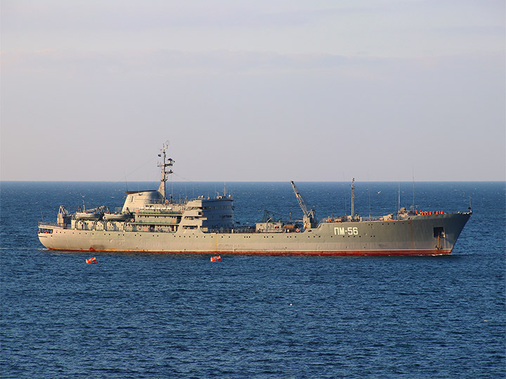 Плавучая мастерская ПМ-56 Черноморского флота на ходу