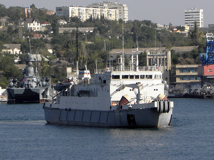 Кабельное судно "Сетунь" в Севастопольской бухте