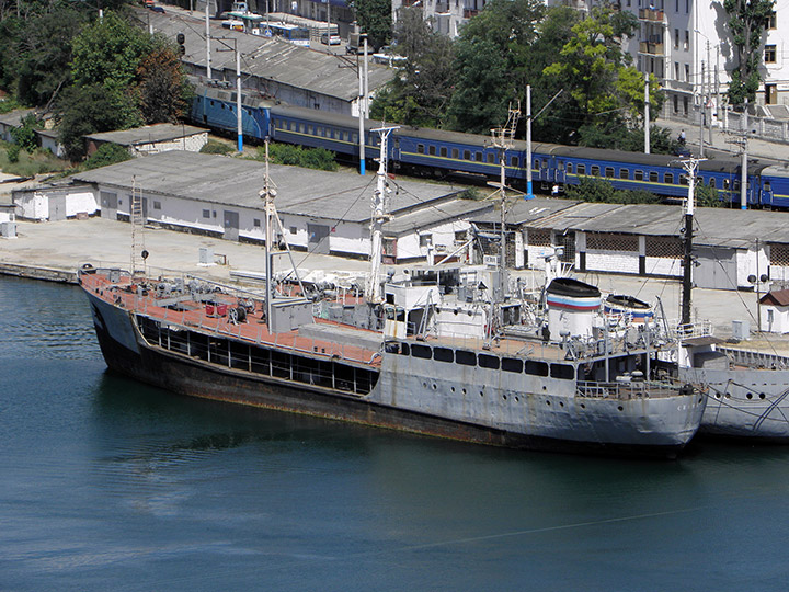 Малый морской танкер "Сейма" в Южной бухте Севастополя