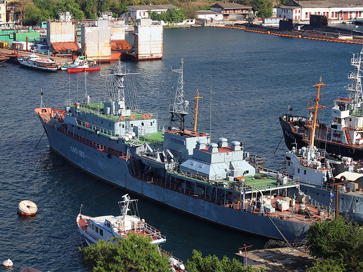 оСудно контроля физполей СФП-183 Черноморского флота России