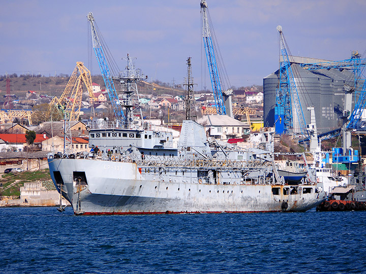 Буксировка судна размагничивания "СР-137" Черноморского флота