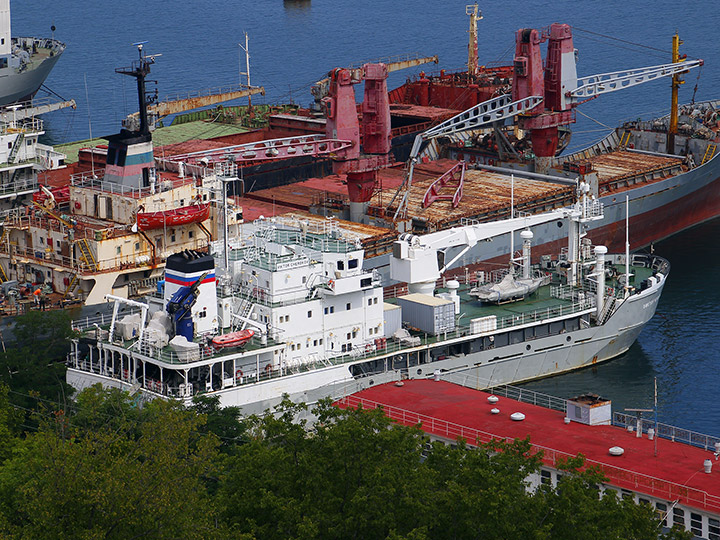 Опытовое судно "Виктор Чероков" в Севастопольской бухте
