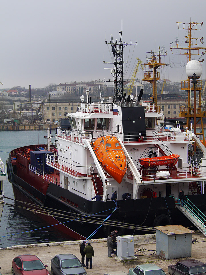 Малый морской танкер "ВТН-73" по прибытию в Севастополь