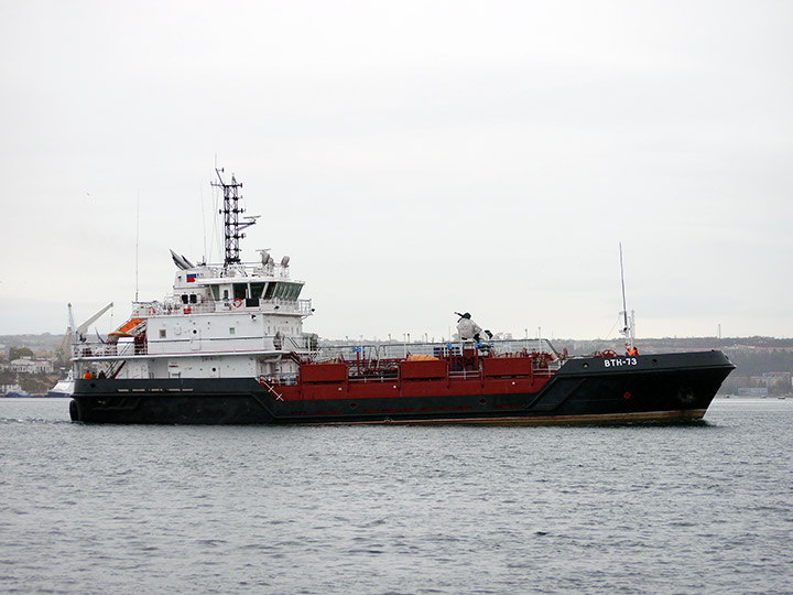 Малый морской "ВТН-73" на ходу в Севастопольской бухте